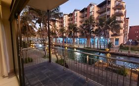 Accommodation Front - Homely 6 Sleeper With Canal Views Near The Beach